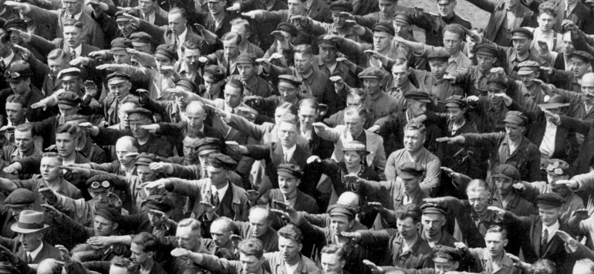August Landmesser cruzado de brazos se niega a saludar a Hitler